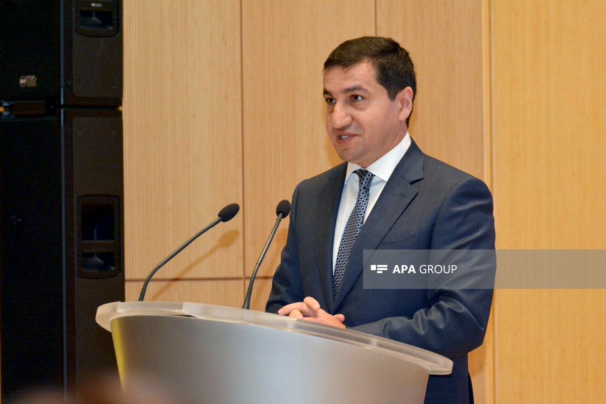 Hikmət Hacıyev: Ermənistan kütləvi məzarlıqların yeri barədə ətraflı məlumat verməkdən imtina edir