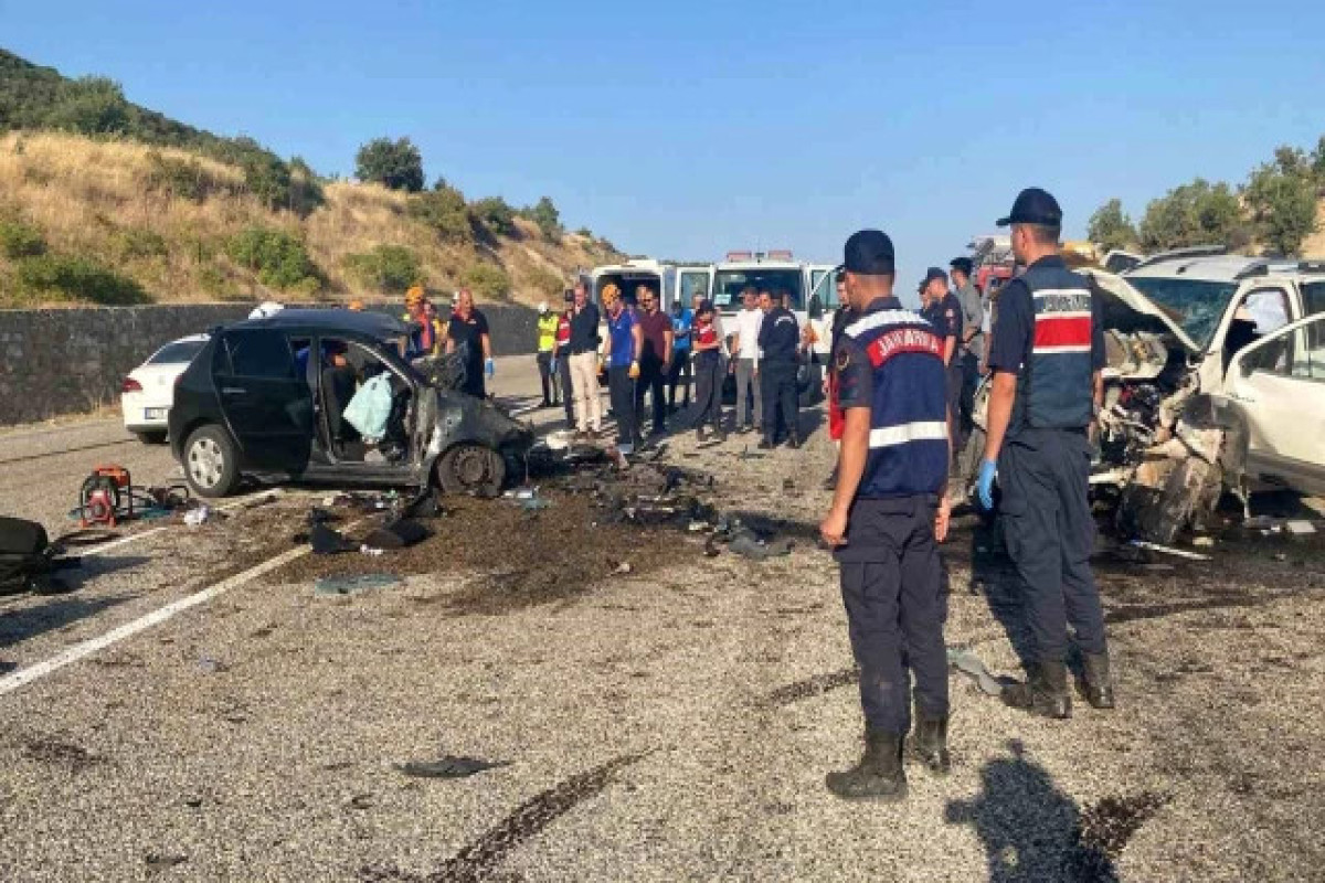 Türkiyədə yol qəzası zamanı dörd nəfər ölüb