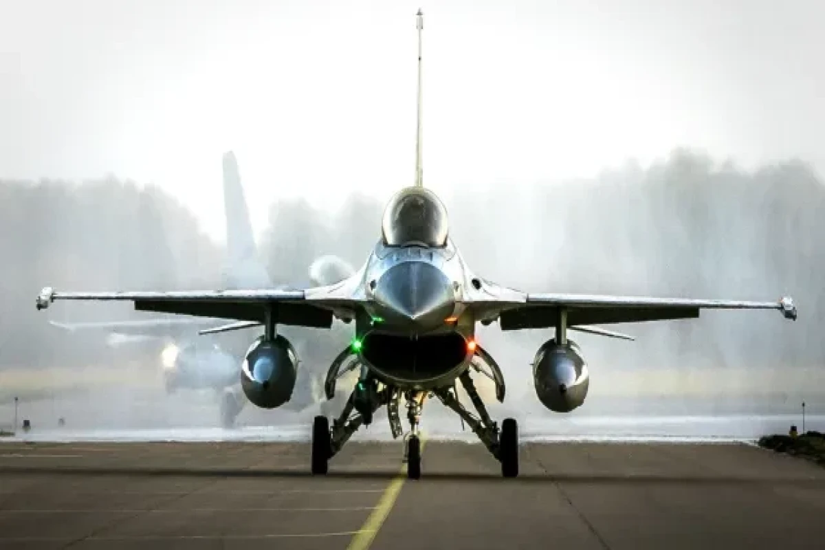 Ukrayna HHQ: Ordu payızda və qışda F-16 təyyarələri almayacaq