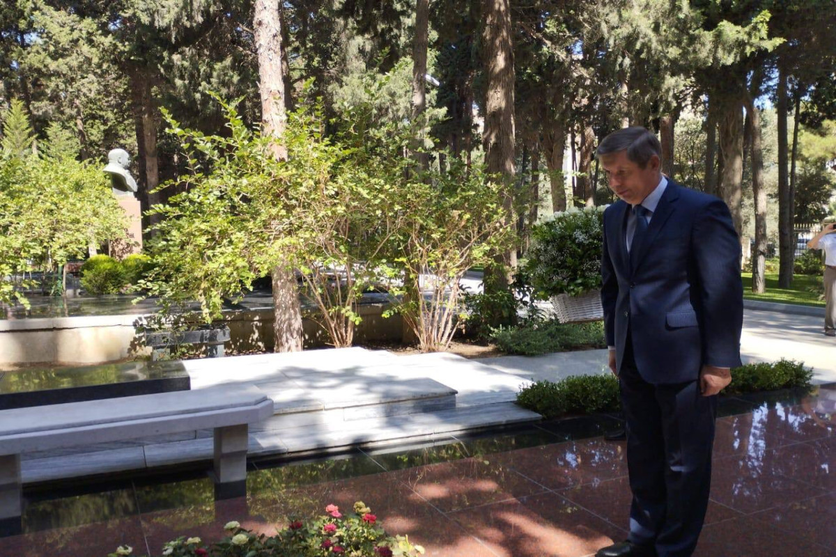 Rusiya səfiri Müslüm Maqomayevin məzarını ziyarət edib - FOTO 