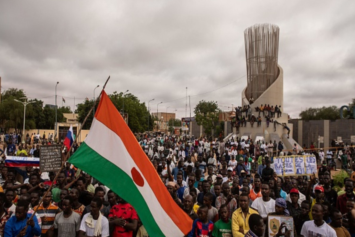 Nigerə gələn ECOWAS nümayəndə heyəti Məhəmməd Bazumu azad etməyi tələb edib