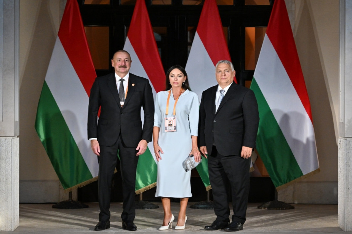 Prezident İlham Əliyev və birinci xanım Mehriban Əliyeva Budapeştdə Macarıstanın Milli bayramı münasibətilə verilən ziyafətdə iştirak ediblər - YENİLƏNİB 