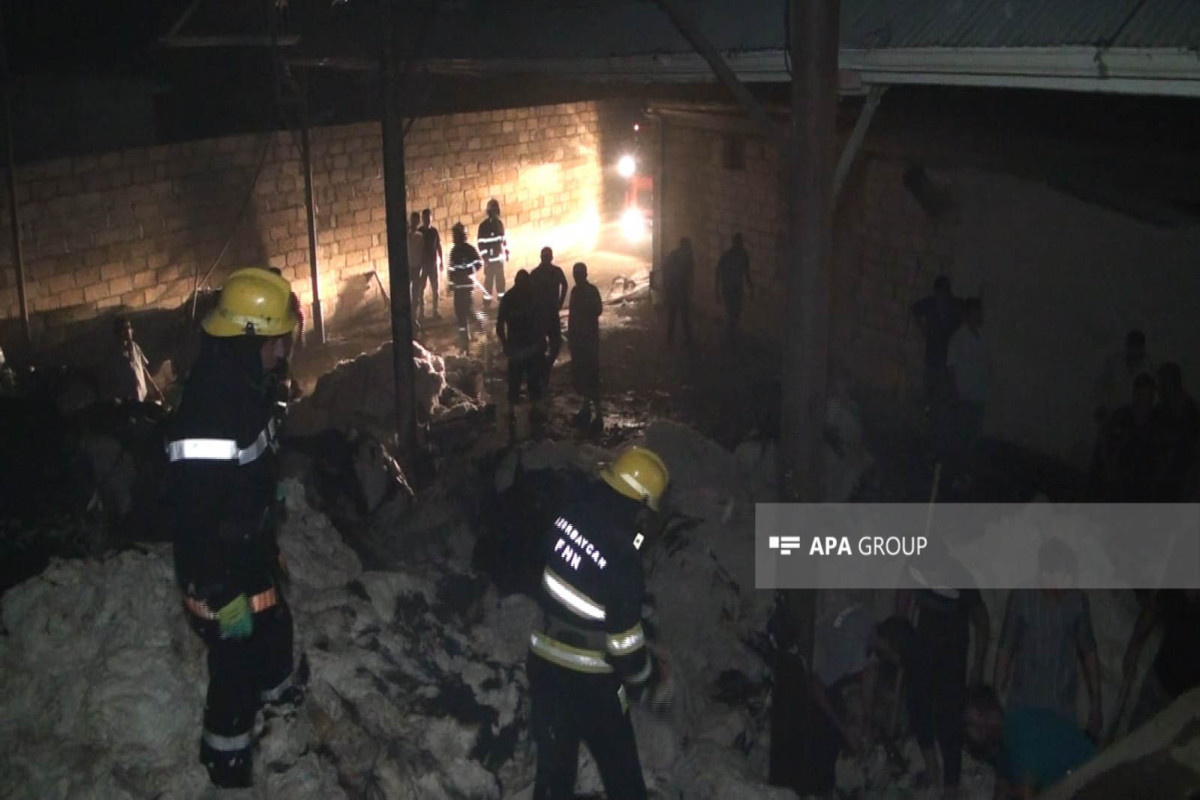 Bərdədə yanğın olub, iki nəfər tüstüdən zəhərlənib - FOTO  - VİDEO 