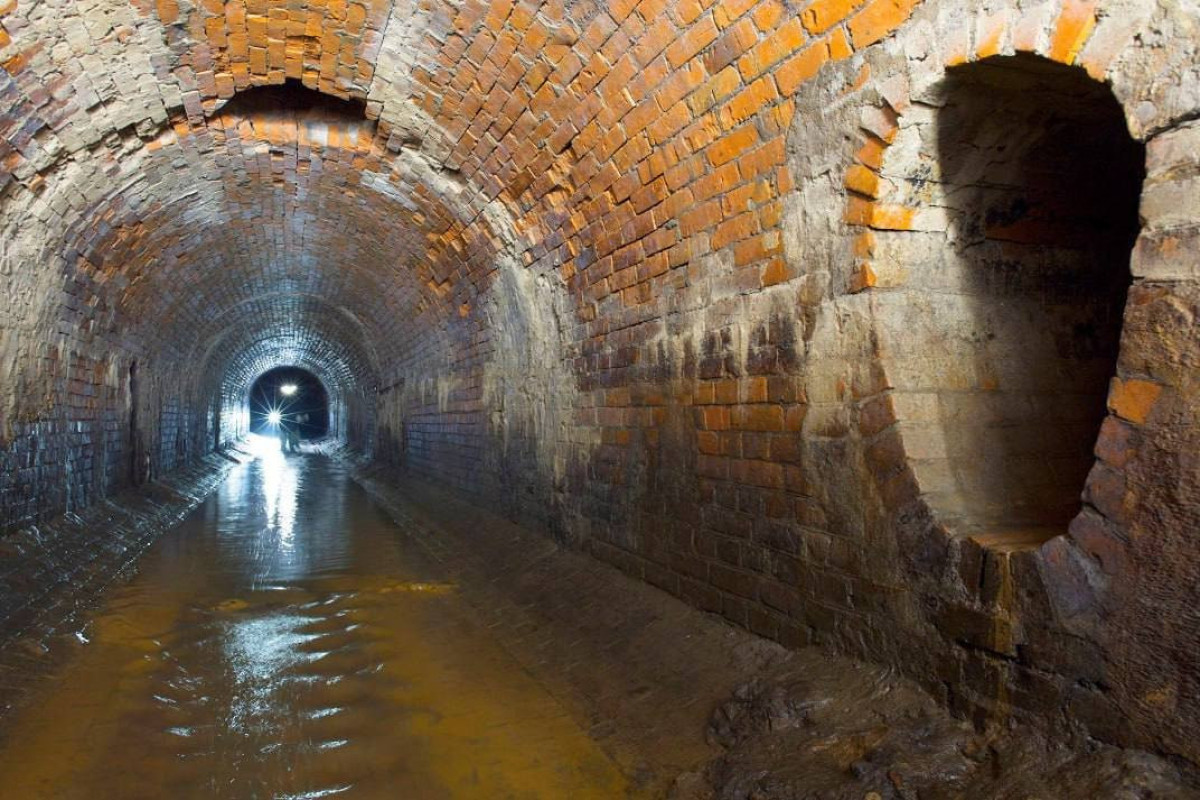Moskvada yeraltı kollektorda 5 nəfərin ölümü ilə bağlı cinayət işi açılıb - YENİLƏNİB-1 