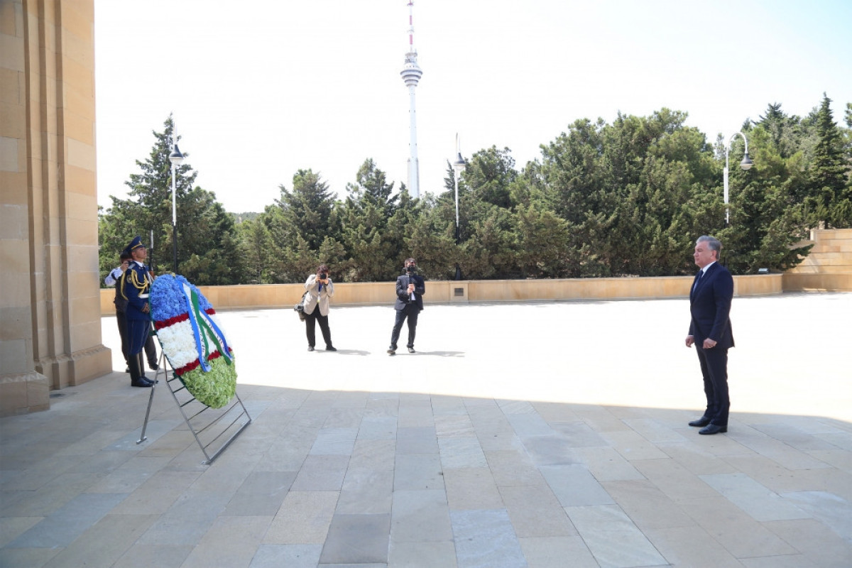 President of Uzbekistan Shavkat Mirziyoyev pays respect to Azerbaijani martyrs