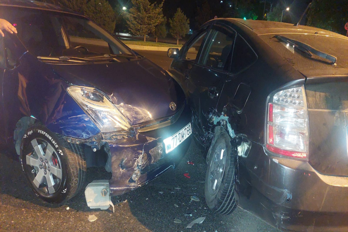 Bakıda 2 "Prius" toqquşub, 1 nəfər xəsarət alıb