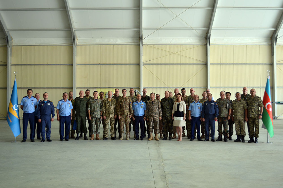 Hərbi attaşelər Azərbaycan Ordusunun arsenalındakı PUA-larla tanış olublar - FOTO 