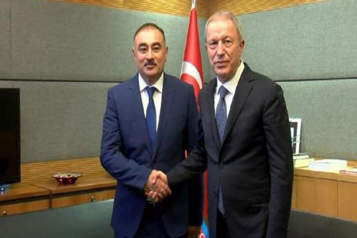 Посол Азербайджана встретился с председателем комиссии по национальной обороне ВНСТ Хулуси Акаром-ФОТО 