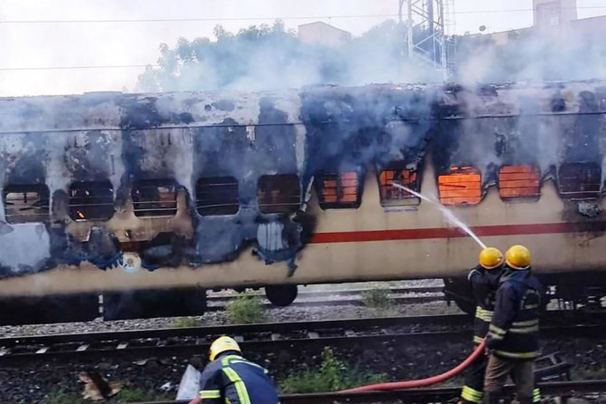 10 dead in train fire mishap in southern India