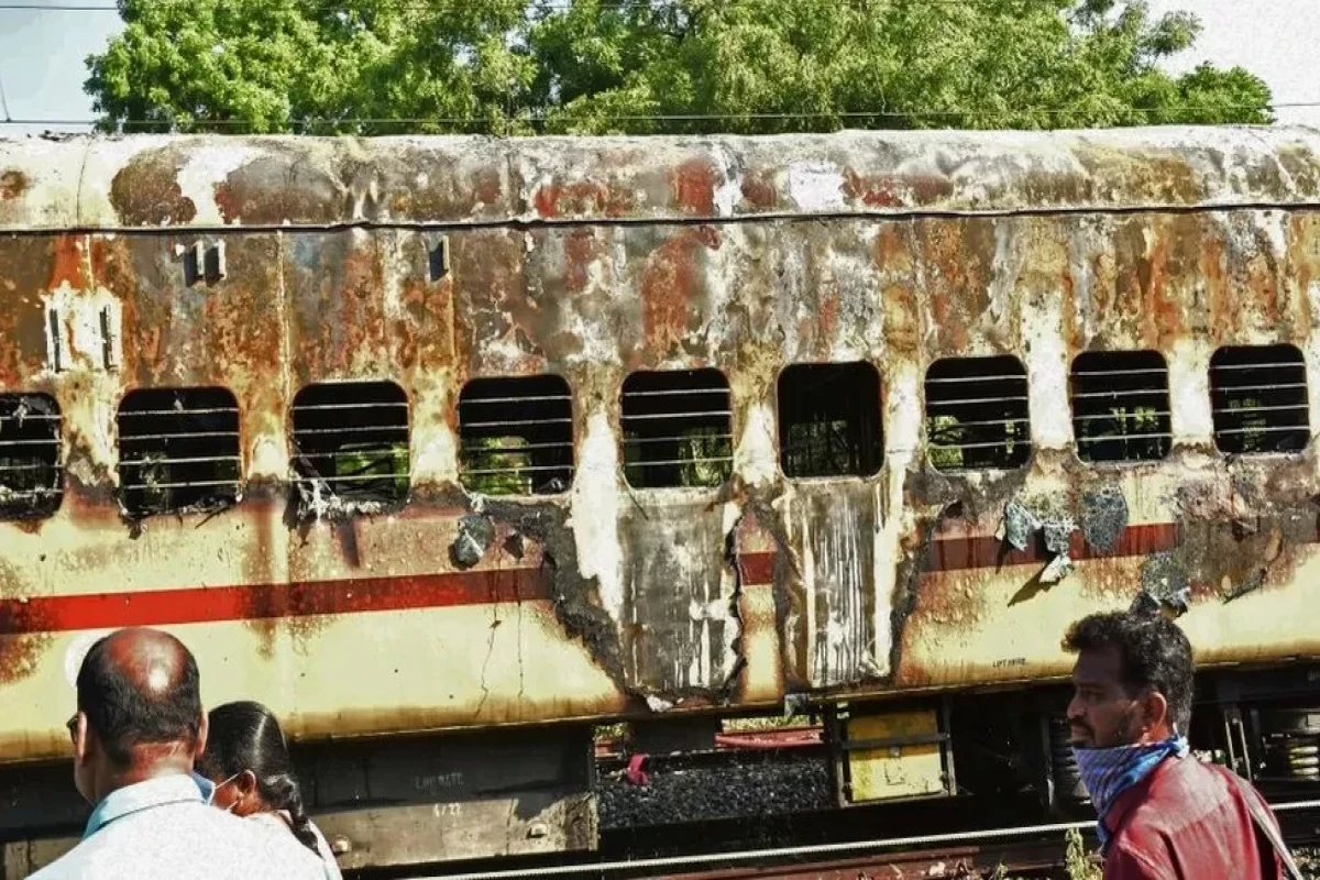 Gas canister set off deadly train fire in India