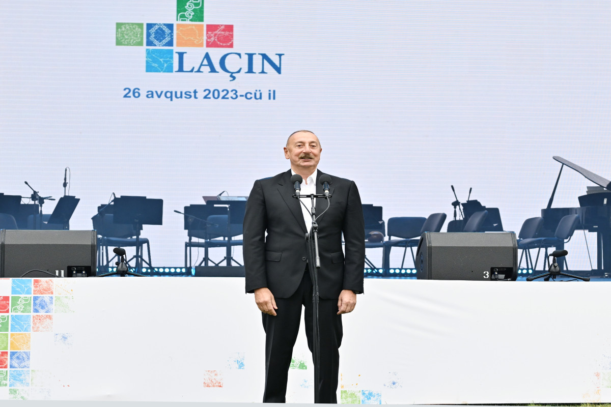 Prezident və birinci xanım  Həkəri çayının sahilində keçirilən “Laçın Şəhəri Günü” bayram tədbirində iştirak ediblər  - YENİLƏNİB  - FOTO 