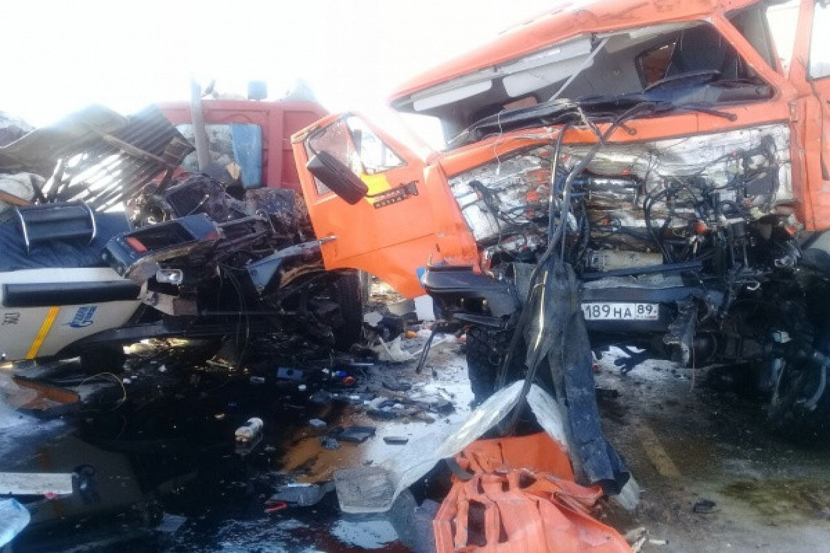 Rusiyada “KamAZ” aşıb, beş nəfər ölüb