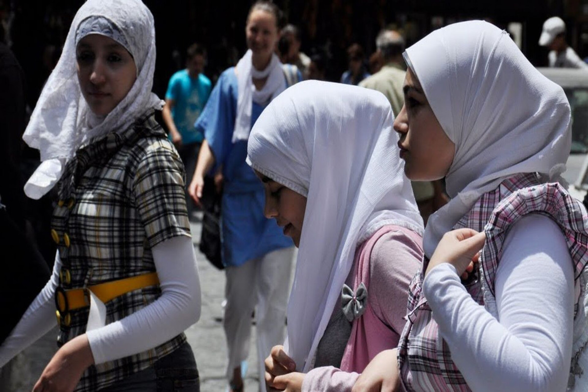 Во Франции запретят ношение мусульманской одежды в школах