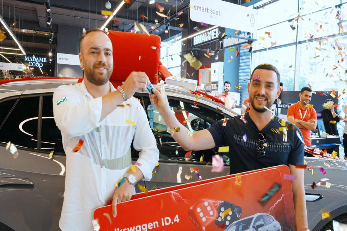 “Kontakt”ın “Şeş-qoşa” kampaniyasında - NÖVBƏTİ ELEKTROMOBİL UDULDU 