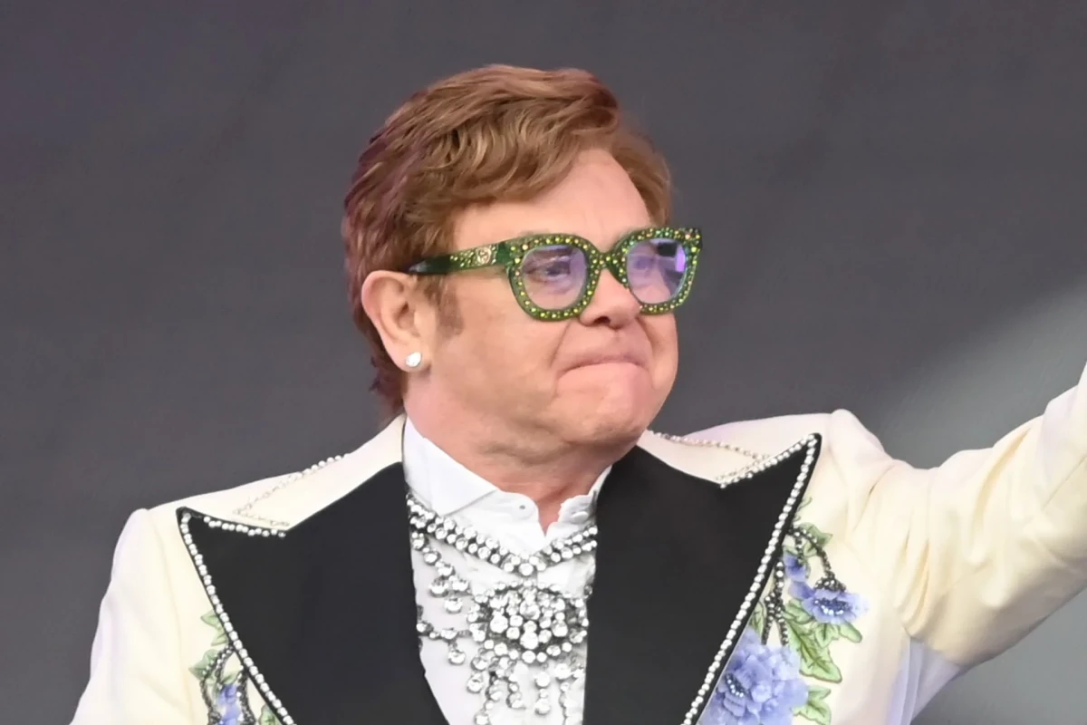 Elton Con xəstəxanaya yerləşdirilib