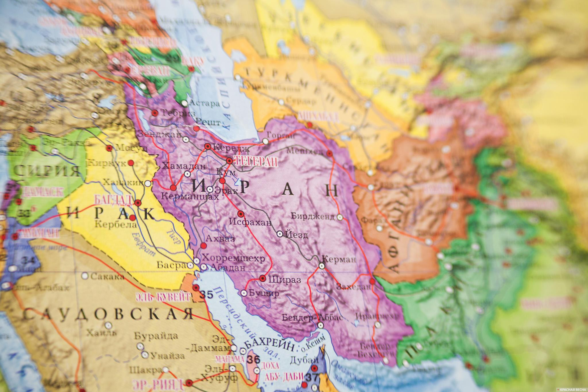 Площадь ирана в кв км. Иран карта географическая. Иран политическая карта. Иран границы на карте. Карта Ирана с соседними.