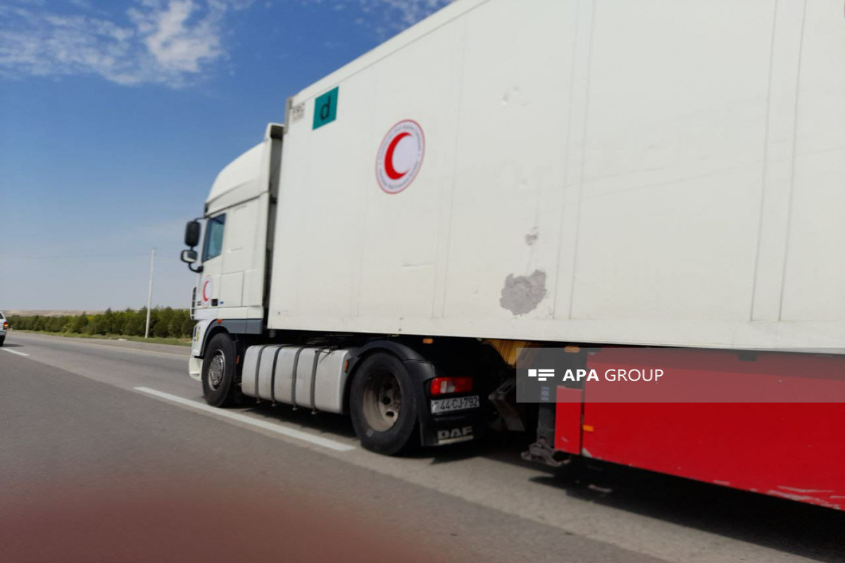 Выехавшие из Баку автомобили с 40 тоннами муки достигли поста РМК на дороге Агдам-Ханкенди - ВИДЕО-ОБНОВЛЕНО-1 