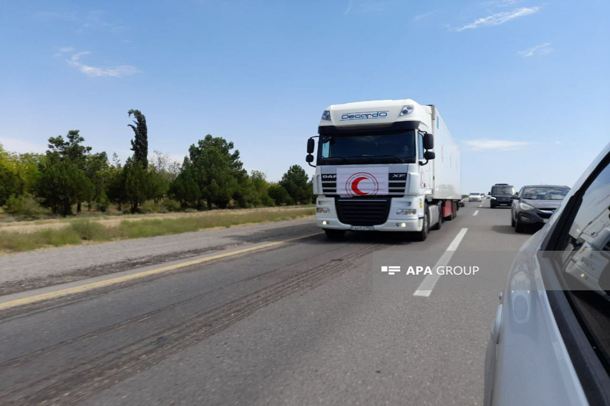 Выехавшие из Баку автомобили с 40 тоннами муки достигли поста РМК на дороге Агдам-Ханкенди - ВИДЕО-ОБНОВЛЕНО-1 