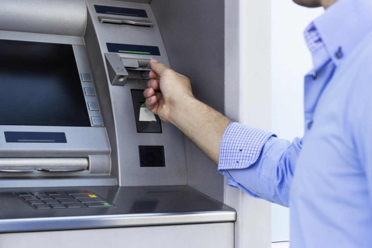 Azərbaycanda bankomatların və POS-terminalların sayı artıb