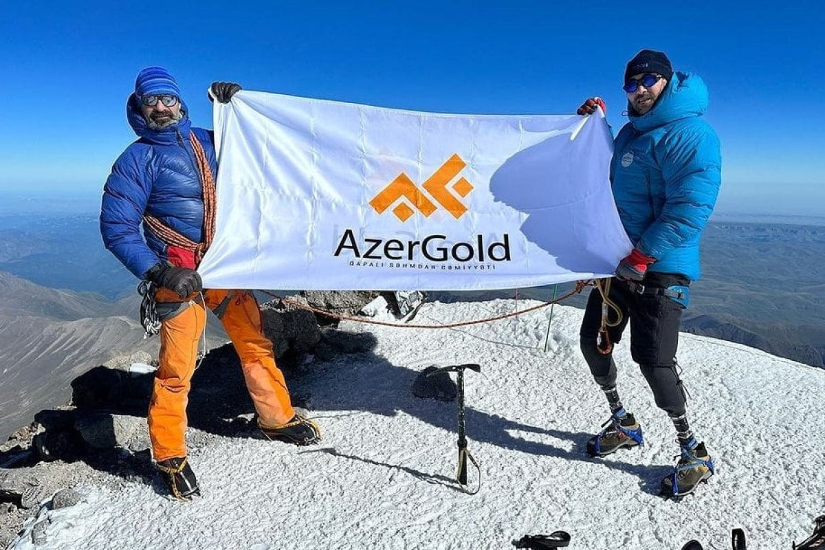 “AzerGold”un dəstəyi ilə alpinist İsrafil Aşurlı və qazi Polad Rzayev Elbrus zirvəsini fəth ediblər - FOTO 