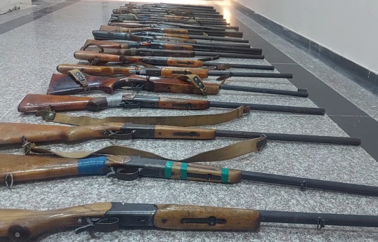 Gəncədə qanunsuz saxlanılan silahlar polisə könüllü təhvil verilib