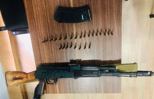 Bakıda tikintidə tapılan avtomat polisə təhvil verilib - FOTO 