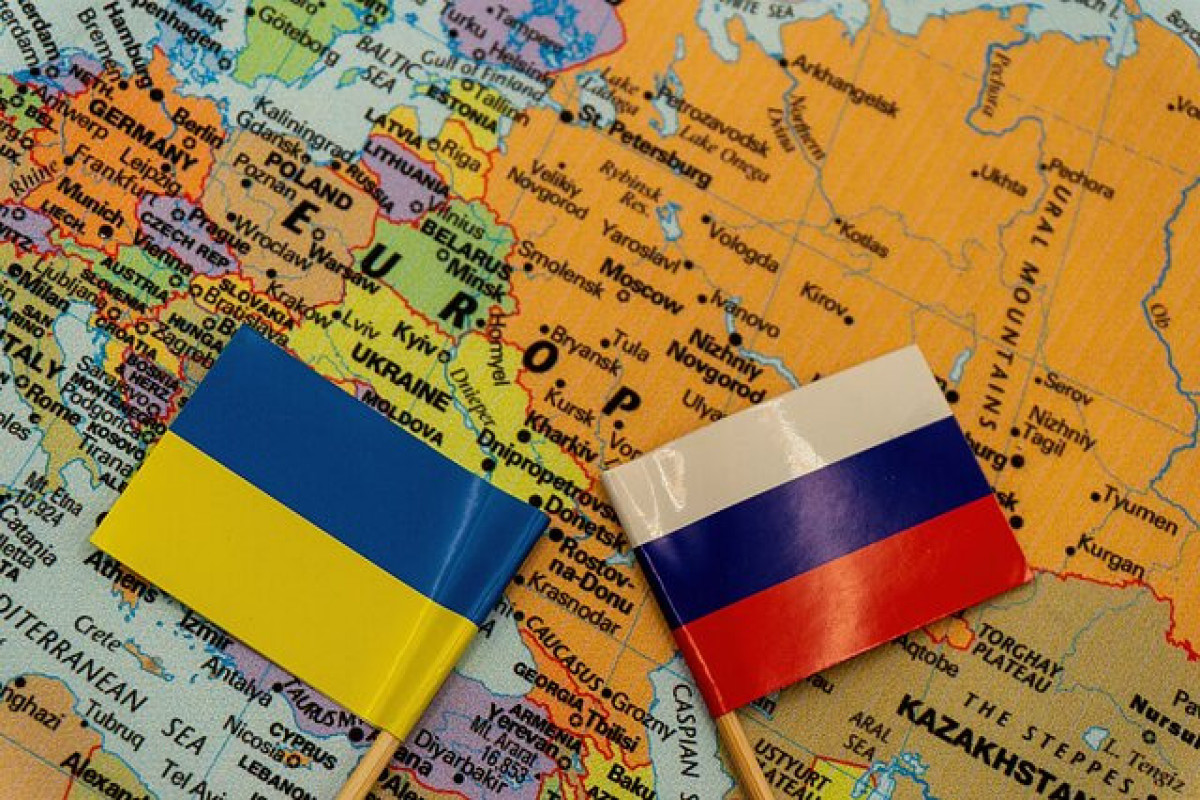 İzvestiya: Rusiya Qərb ölkəsinin ərazisində Ukrayna ilə danışıqlara hazırdır