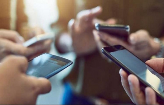 Rusiyada məktəblərdə mobil telefondan istifadə qadağan olunub