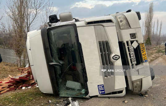 Şərurda TIR aşıb, İran vətəndaşı xəsarət alıb - FOTO 