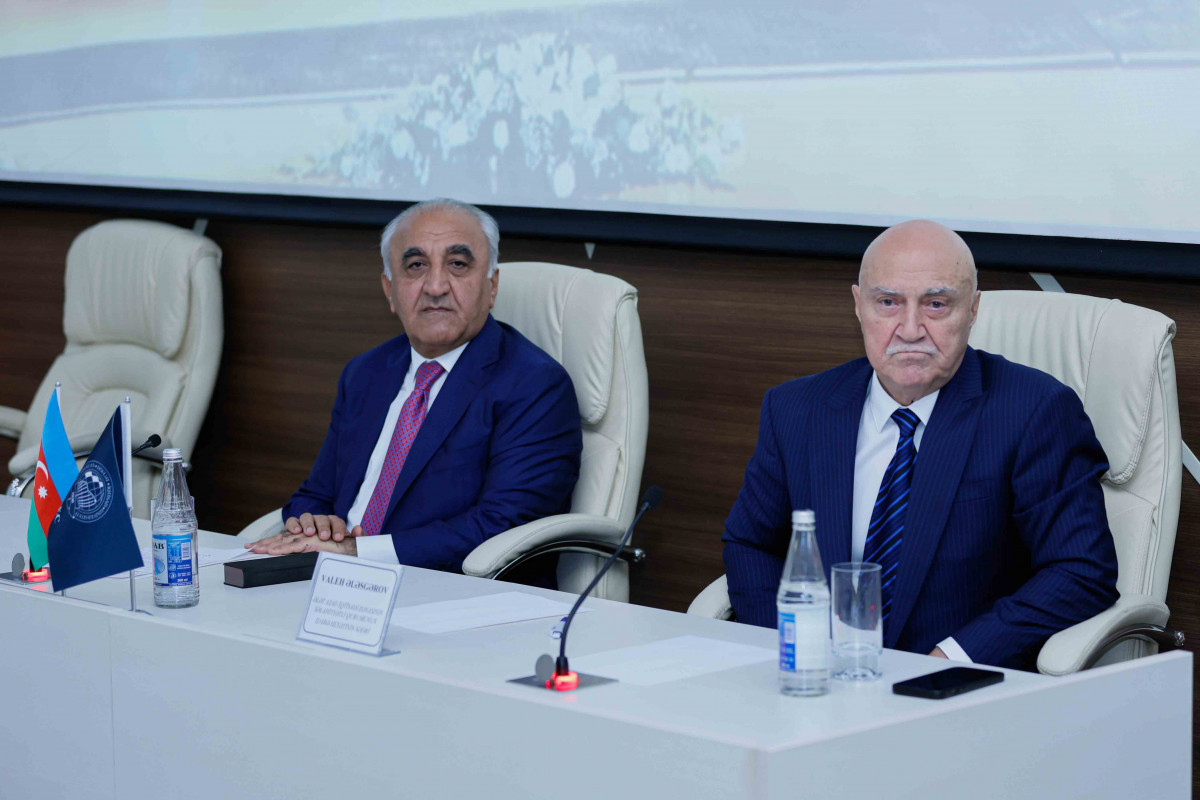 UNEC-də Ulu Öndərin neft strategiyasına həsr olunan tədbir keçirilib