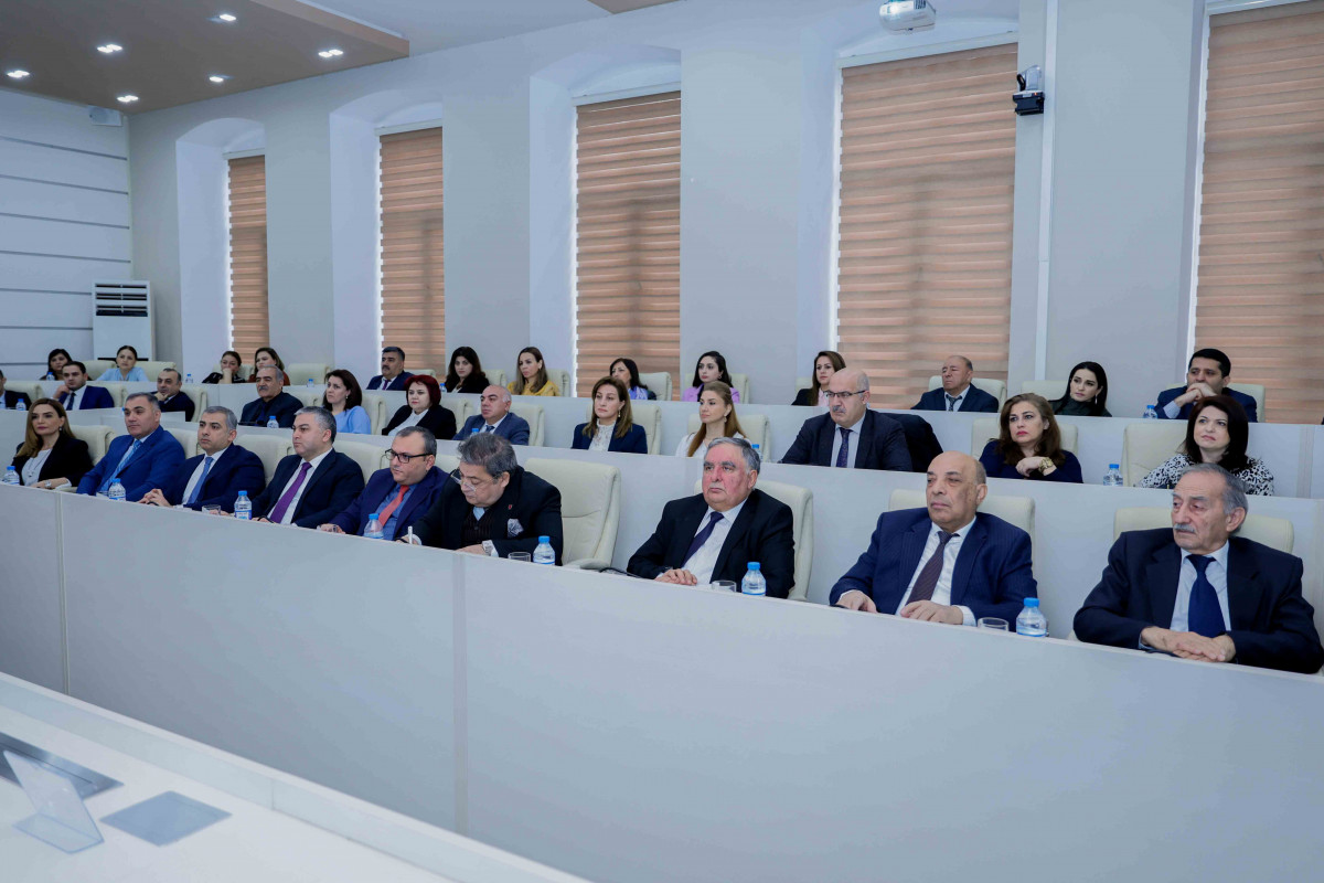 UNEC-də Ulu Öndərin neft strategiyasına həsr olunan tədbir keçirilib