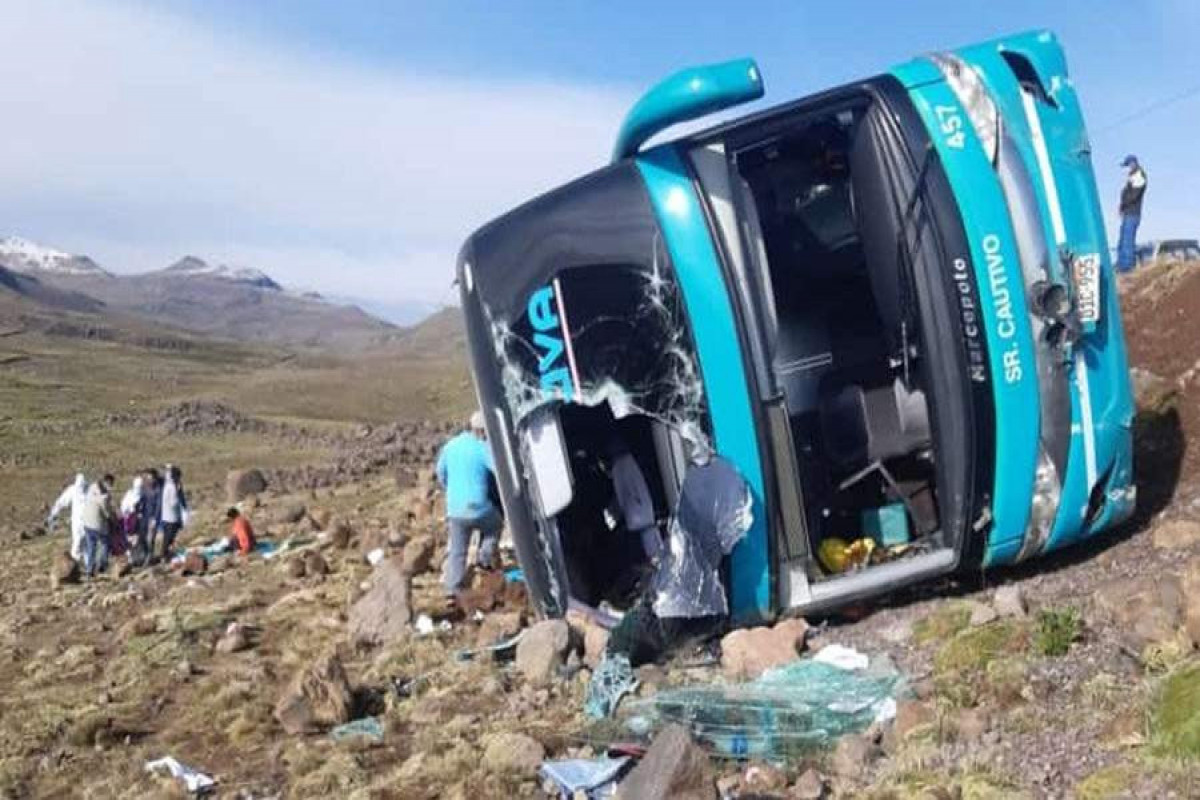 Peruda avtobus aşıb, 5 nəfər ölüb, 30 nəfər yaralanıb