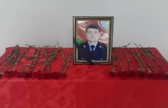 Biləsuvarda polis mayoru şəxsi maşınında vəfat edib
