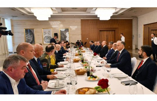 Azərbaycan Prezidenti İlham Əliyevin Serbiya Prezidenti Aleksandar Vuçiç ilə geniş tərkibdə görüşü olub