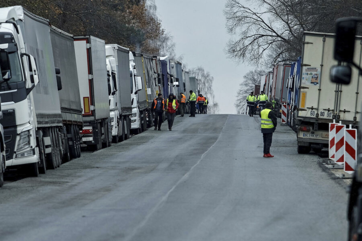 Slovakiya-Ukrayna sərhədində blokada davam edir