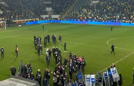 Türkiyə futbol çempionatında hakimin döyülməsinə görə bütün oyunlar təxirə salınıb