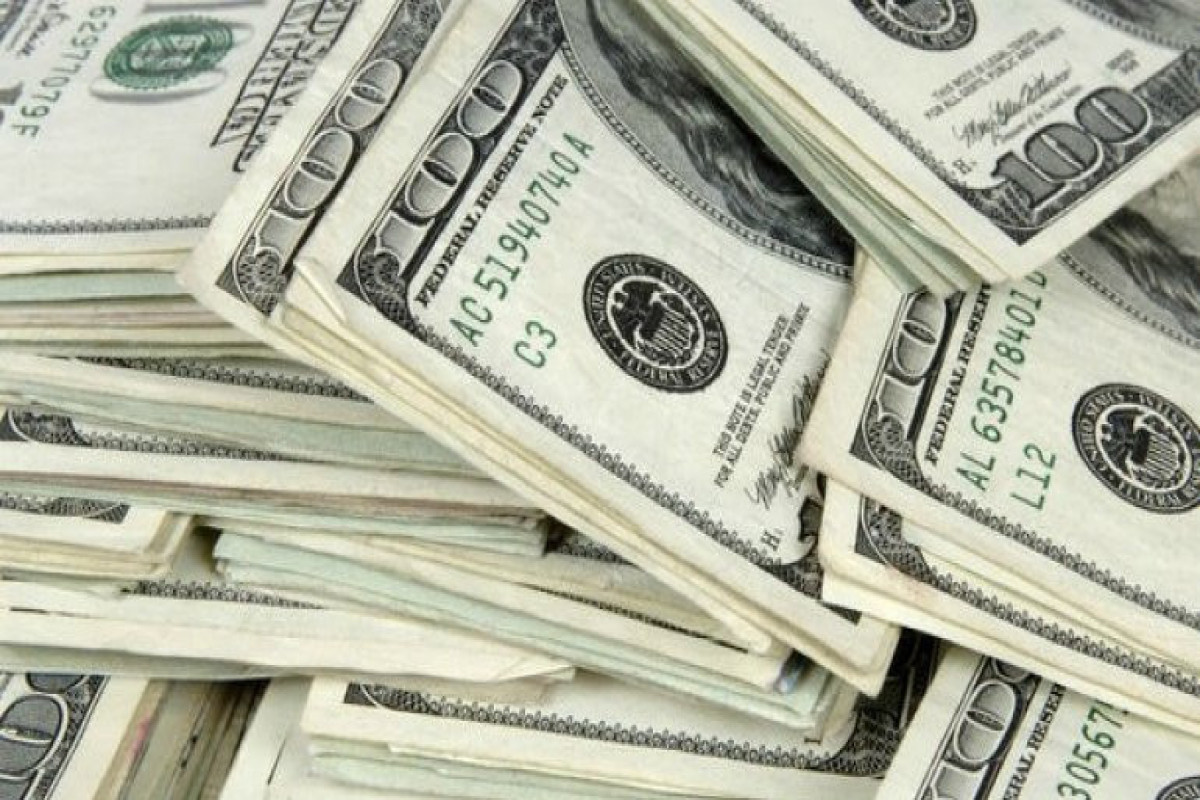 Milan-İrəvan reysinin sərnişinində bir milyon dollar aşkarlanıb