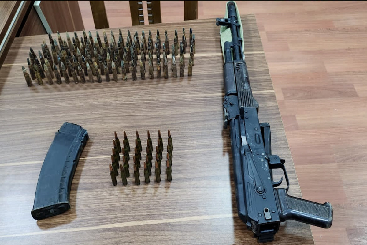 Pirallahı sakini qanunsuz saxladığı odlu silah-sursatı polisə təhvil verib