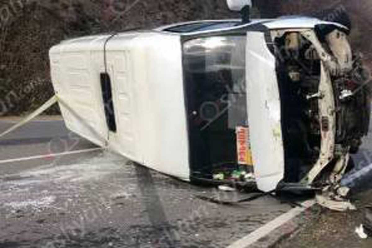 Ermənistanda mikroavtobusla minik avtomobili toqquşub, 15 nəfər xəsarət alıb