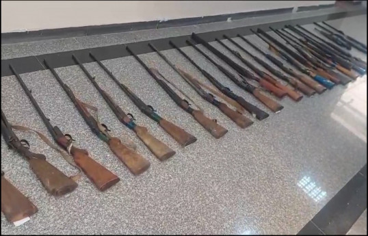 Gəncədə daha 26 nəfər qanunsuz saxlanılan silahları polisə təhvil verib - FOTO 