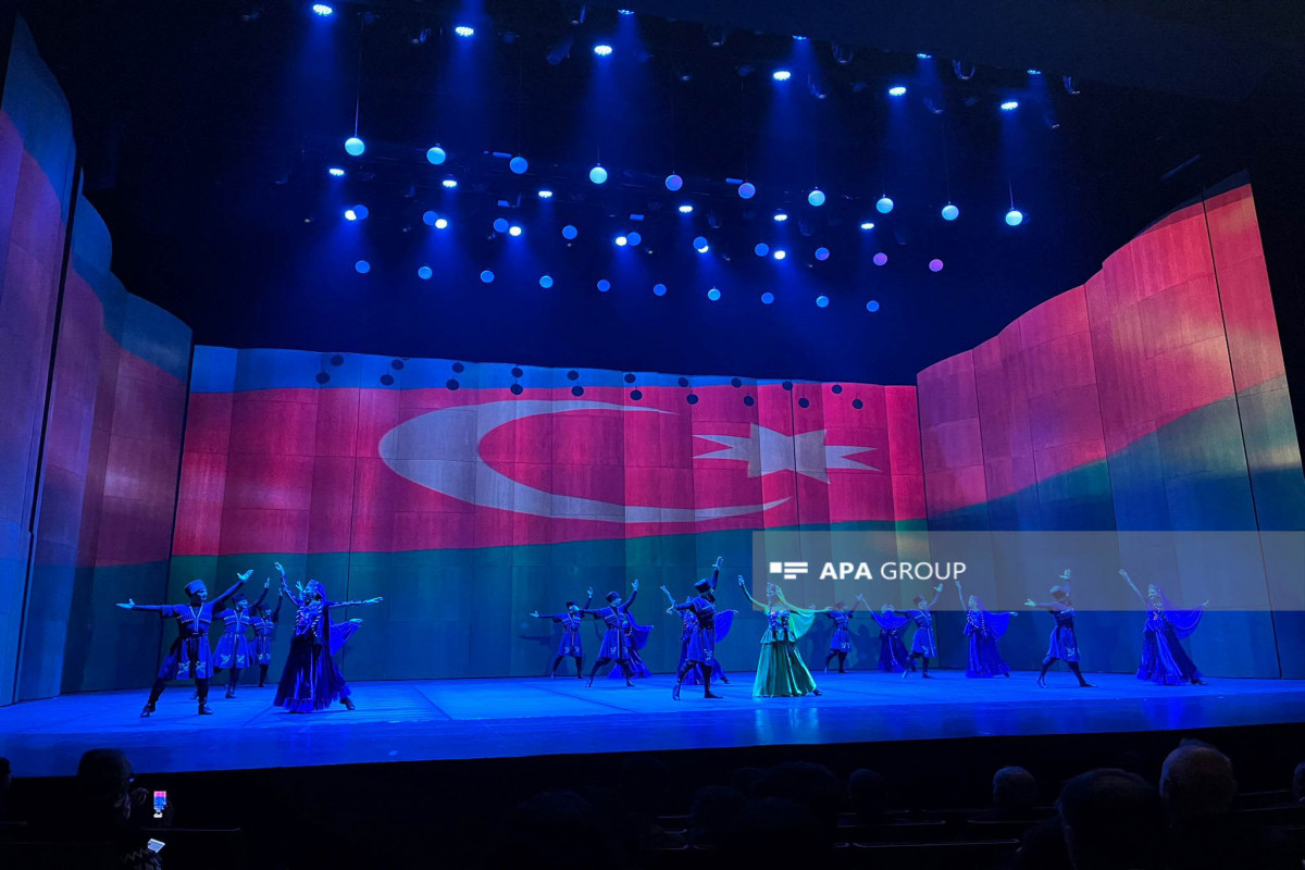İstanbulda Ümummilli Lider Heydər Əliyevin 100 illik yubileyi keçirilib - FOTO 