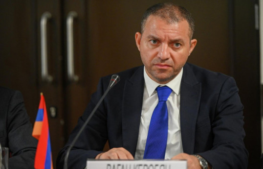 KİV: “Sorosçu”lar Paşinyandan “rus casusu” hesab etdikləri nazirin istefasını tələb edir