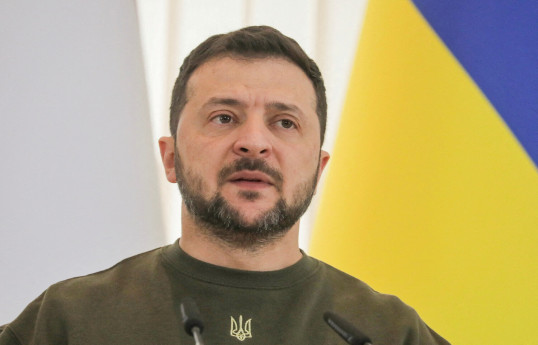 Zelenski "Anadolu"nun müxbirinin rusca verdiyi suala tərcüməçi istəyib