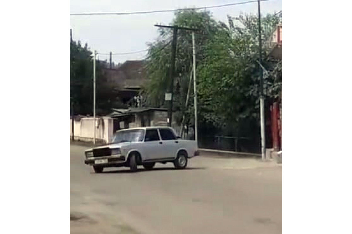 Avtoxuliqanlıq edərək görüntüləri “TikTok”da paylaşan şəxs həbs olunub