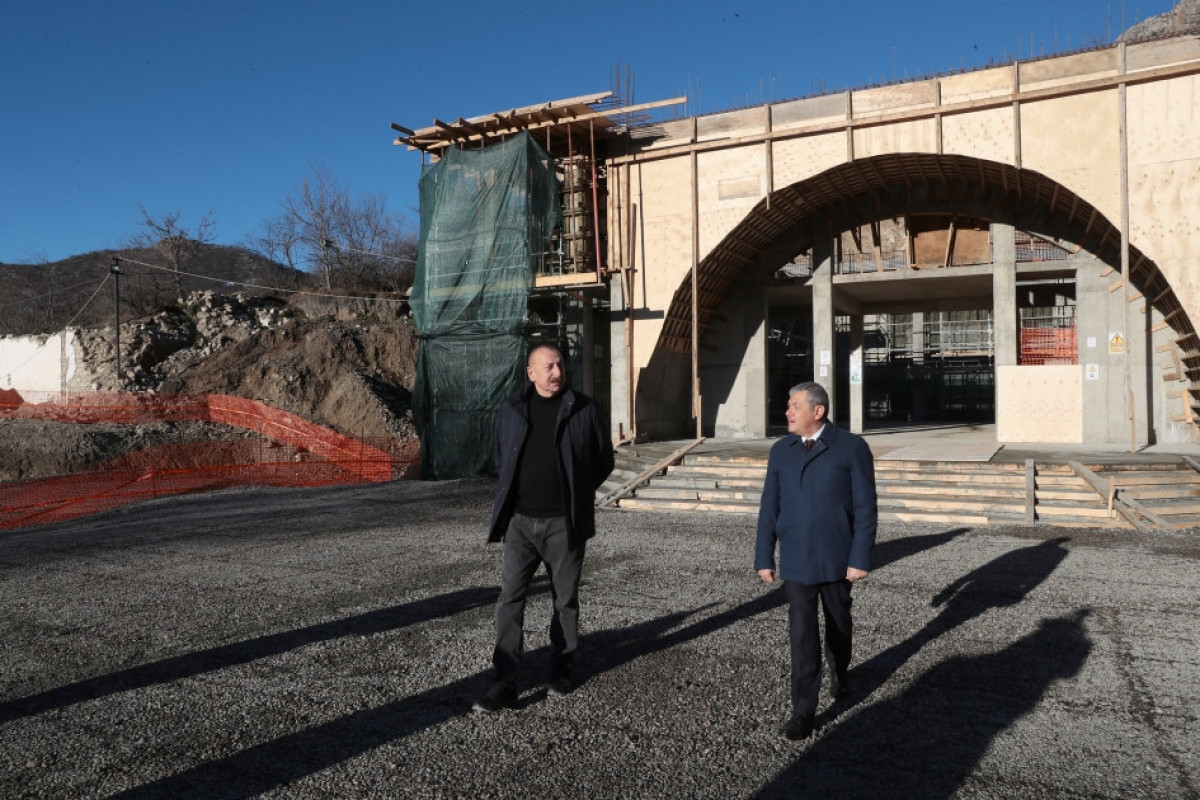 Prezident Daşaltı kənd məscidinin tikintisi ilə tanış olub