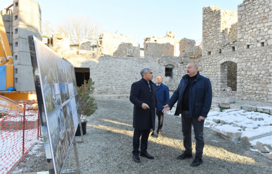 Prezident Şuşada Aşağı Gövhər Ağa məscidində aparılan bərpa işləri ilə tanış olub - YENİLƏNİB 