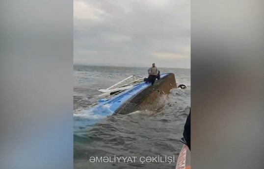 Bakıda bulvar ərazisində batan gəzinti qayığından xilas edilənlərin vəziyyəti açıqlanıb - FOTO  - VİDEO  - YENİLƏNİB-2 