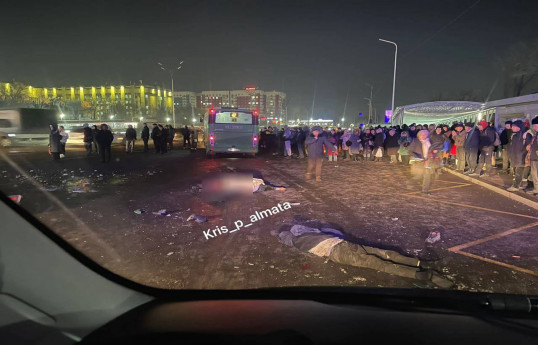 Almatıda avtobus izdihamın üzərinə hərəkət edib, ölənlər var - FOTO 