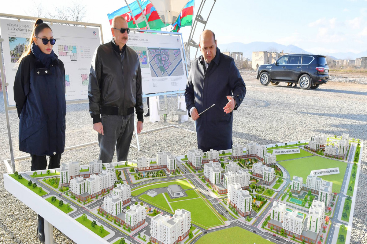 İlham Əliyev və birinci xanım  Ağdamda dördüncü yaşayış kompleksinin təməlinin qoyulması mərasimində də iştirak ediblər