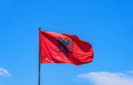Albaniyanın Britaniyadakı yeni səfirinin qeyri-leqal miqrant olduğu üzə çıxıb